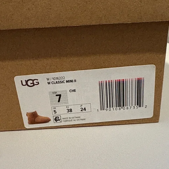 UGG women’s classic mini II boot - chestnut size 7 - new with box! - Picture 2 of 10